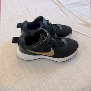 Nike Revolution sz 11c